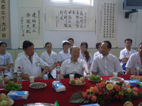 吴孟超院士来到北京伟达中医肿瘤医院